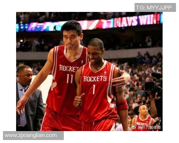 姚明与阿泰斯特的激烈对抗揭示篮球场上的友谊与竞争精神 姚明与阿泰斯特的激烈对抗揭示篮球场上的友谊与竞争精神