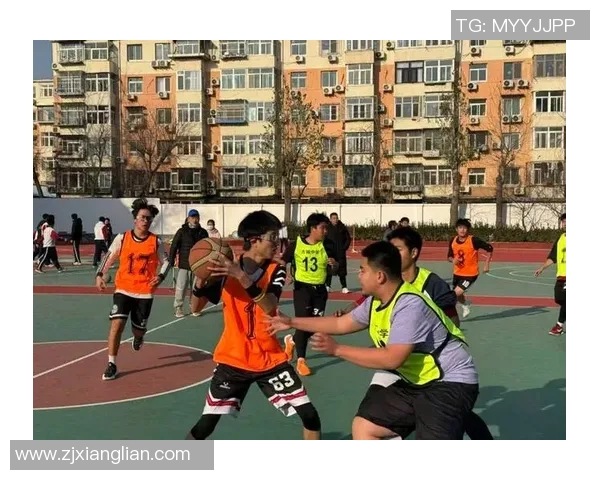 足球巨星跨界挑战篮球赛场展现全新风采与激情 足球巨星跨界挑战篮球赛场展现全新风采与激情